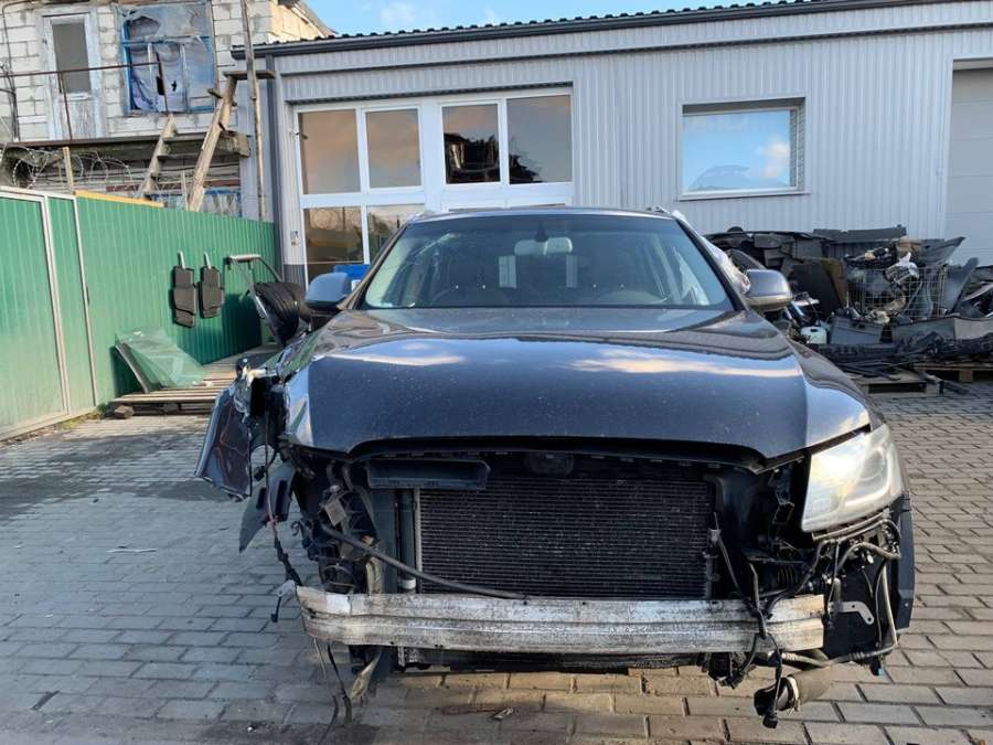 8R1857506A Накладка декоративная на торпедо  Audi Q5 2010г. | Фото № 6  8R1857506A Накладка декоративная на торпедо  Audi Q5 2010г. - Фото 6