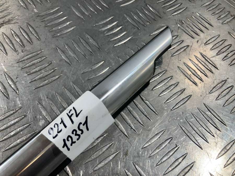 Молдинг двери передней левой  Mercedes-Benz S W221 2009г. | Фото № 8   Молдинг двери передней левой  Mercedes-Benz S W221 2009г. - Фото 8