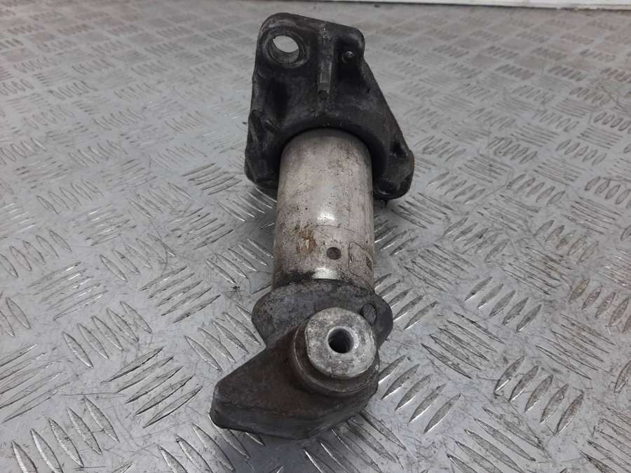 8H0807133A Отбойник бампера переднего Audi A4 B6 2004г. | Фото № 1 8H0807133A Отбойник бампера переднего Audi A4 B6 2004г. - Фото 1