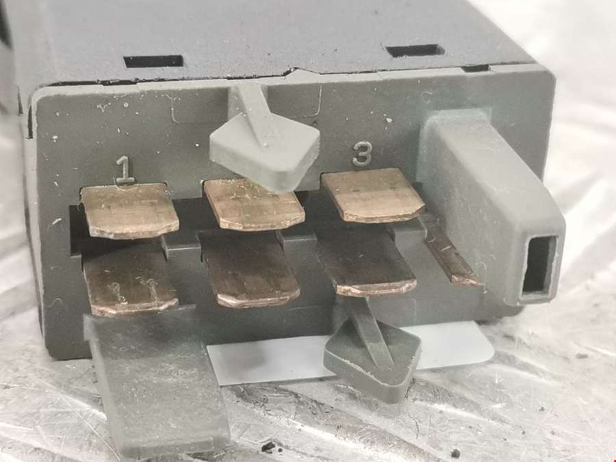 3B0953235B Кнопка аварийной сигнализации Volkswagen Passat 5 (1996-2000) Седан 1996г. | Фото № 4 3B0953235B Кнопка аварийной сигнализации Volkswagen Passat 5 (1996-2000) Седан 1996г. - Фото 4