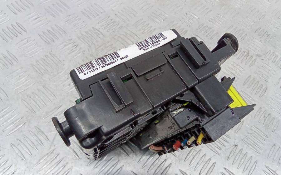 9650618480 Блок предохранителей  Peugeot 206 2004г. | Фото № 2  9650618480 Блок предохранителей  Peugeot 206 2004г. - Фото 2