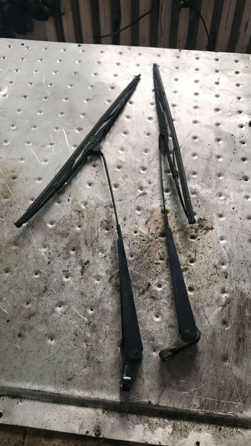 Щетки стеклоочистителя Ford Escort 5 1999г. | Фото № 1 Щетки стеклоочистителя Ford Escort 5 1999г. - Фото 1