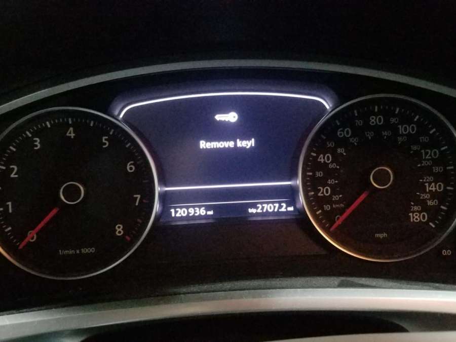 7P1927225 Кнопка ручного тормоза  Volkswagen Touareg 2 (2010-2018) Внедорожник 2012г. | Фото № 7  7P1927225 Кнопка ручного тормоза  Volkswagen Touareg 2 (2010-2018) Внедорожник 2012г. - Фото 7