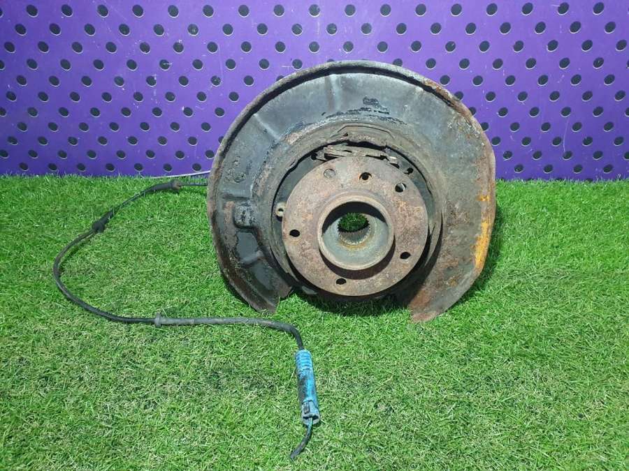 Ступица задняя правая BMW 5 E39 2002г. | Фото № 1 Ступица задняя правая BMW 5 E39 2002г. - Фото 1