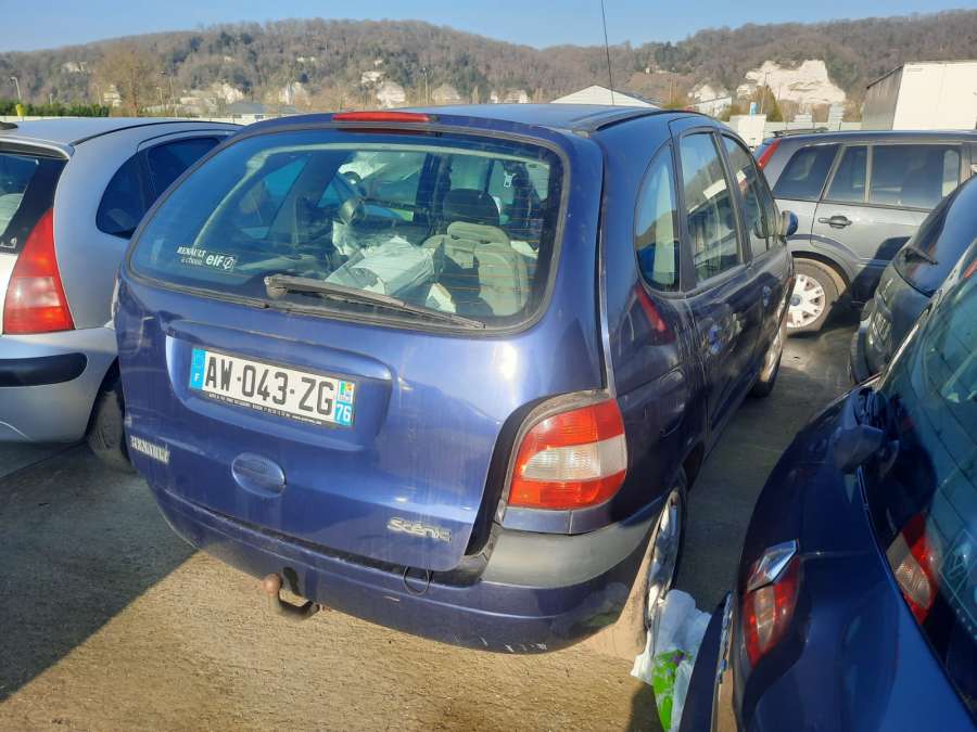 Магнитола Renault Scenic 1 (1996-2003) Минивэн 2002г. | Фото № 8 Магнитола Renault Scenic 1 (1996-2003) Минивэн 2002г. - Фото 8