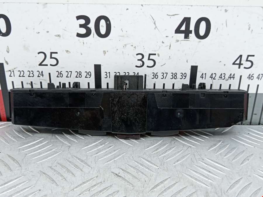 03758065 Кнопка аварийной сигнализации Opel Zafira B (2005-2014) Минивэн 2011г. | Фото № 3 03758065 Кнопка аварийной сигнализации Opel Zafira B (2005-2014) Минивэн 2011г. - Фото 3