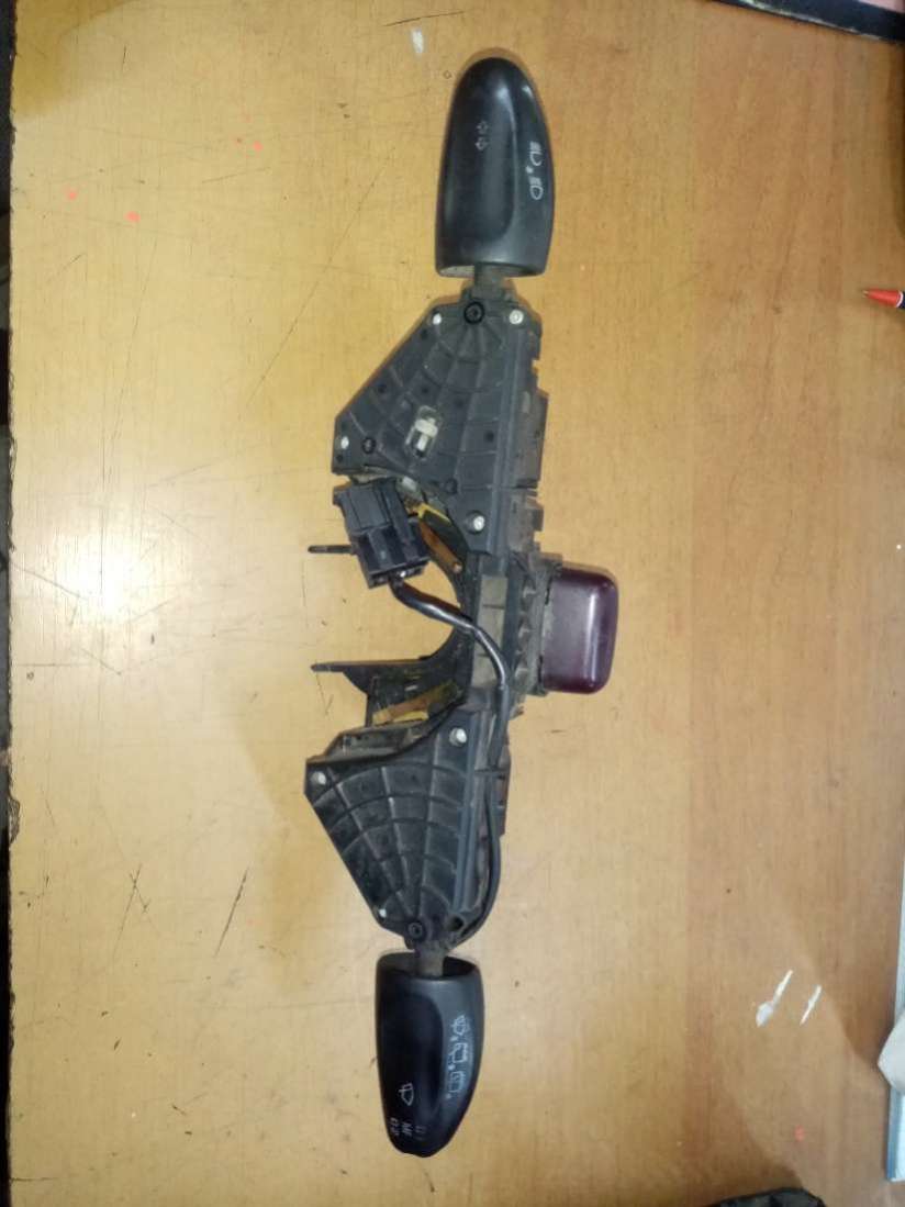 Переключатель подрулевой (стрекоза) Volkswagen Sharan 1 1998г. | Фото № 1 Переключатель подрулевой (стрекоза) Volkswagen Sharan 1 1998г. - Фото 1