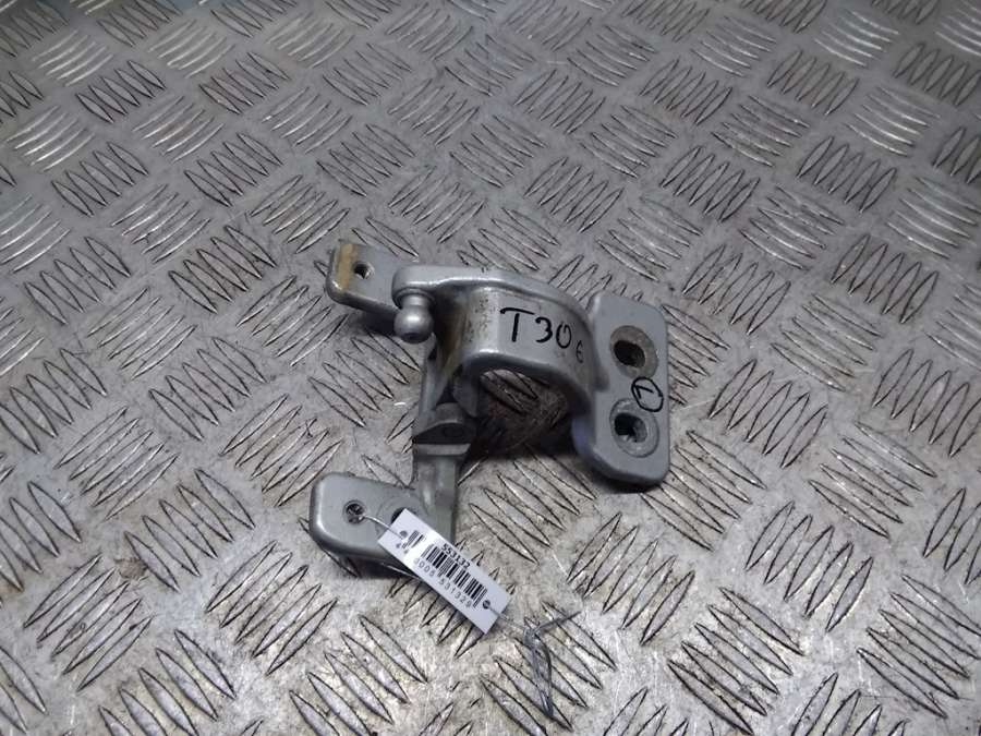 Петля крышки (двери) багажника Mercedes C-Class (W204) (2006-2015) Универсал 2009г. | Фото № 1 Петля крышки (двери) багажника Mercedes C-Class (W204) (2006-2015) Универсал 2009г. - Фото 1