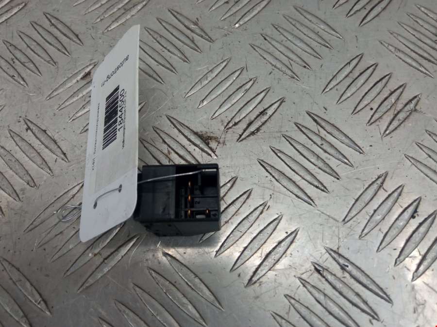 1J0959855 Кнопка стеклоподъемника Volkswagen Passat 5 GP (2000-2005) Универсал 2001г. | Фото № 2 1J0959855 Кнопка стеклоподъемника Volkswagen Passat 5 GP (2000-2005) Универсал 2001г. - Фото 2