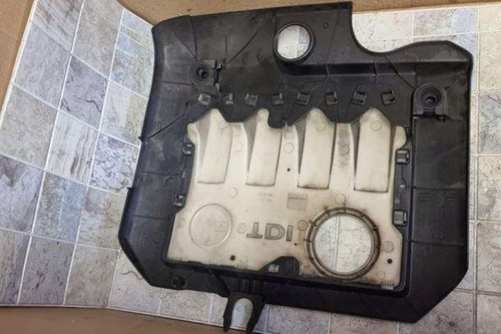 03G103925AN Декоративная крышка двигателя  Volkswagen Golf 5 поколение (2004-2009) 2004г. | Фото № 1  03G103925AN Декоративная крышка двигателя  Volkswagen Golf 5 поколение (2004-2009) 2004г. - Фото 1