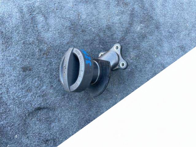 31330189 Маслозаливная горловина Volvo XC70 2016г. | Фото № 1 31330189 Маслозаливная горловина Volvo XC70 2016г. - Фото 1