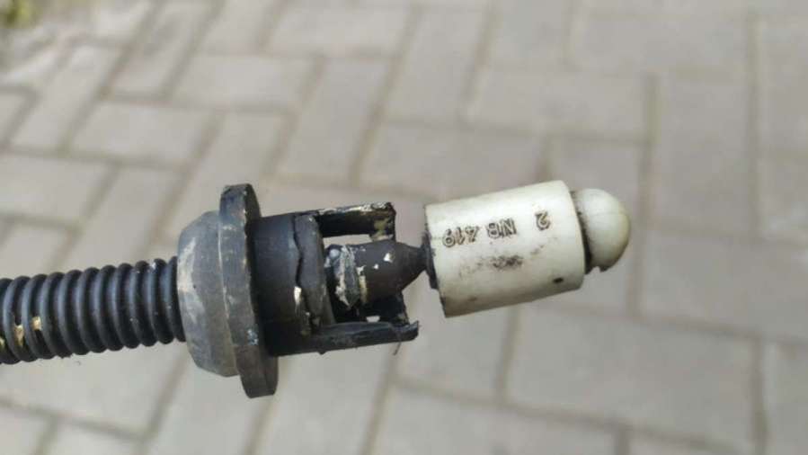 K7J Трос газа  Renault Clio 2 2001г. | Фото № 6  K7J Трос газа  Renault Clio 2 2001г. - Фото 6