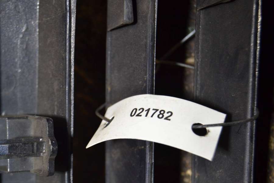 7M0853651 Решетка радиатора Volkswagen Sharan 2000г. | Фото № 9 7M0853651 Решетка радиатора Volkswagen Sharan 2000г. - Фото 9