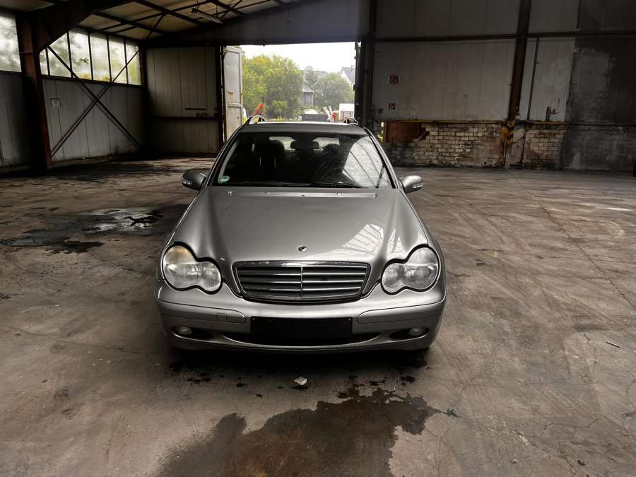 Петля крышки (двери) багажника Mercedes C-Class (W203) (2000-2008) Универсал 2003г. | Фото № 12 Петля крышки (двери) багажника Mercedes C-Class (W203) (2000-2008) Универсал 2003г. - Фото 12