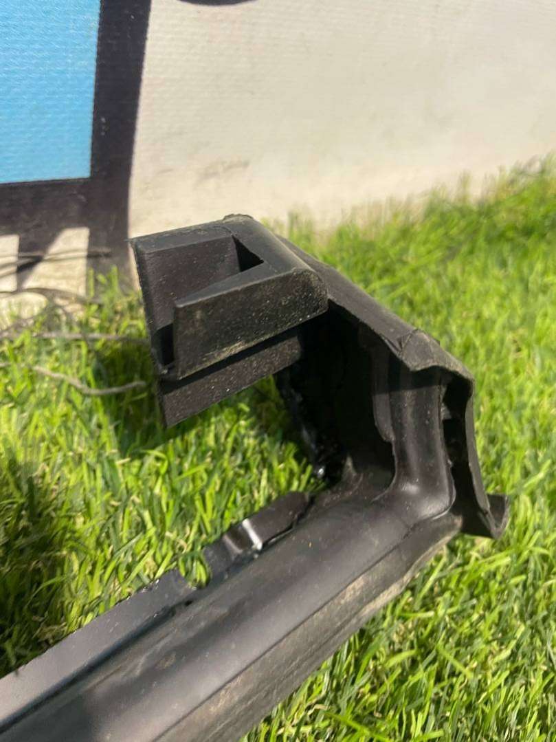 1072080-90-B Уплотнитель стекла двери задний правый Tesla Model 2023г. | Фото № 4 1072080-90-B Уплотнитель стекла двери задний правый Tesla Model 2023г. - Фото 4