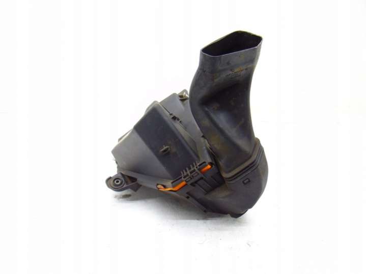 7797460 Корпус воздушного фильтра  BMW 1 E87/E8/E82/E88 (2004-2007) 2004г. | Фото № 3  7797460 Корпус воздушного фильтра  BMW 1 E87/E8/E82/E88 (2004-2007) 2004г. - Фото 3