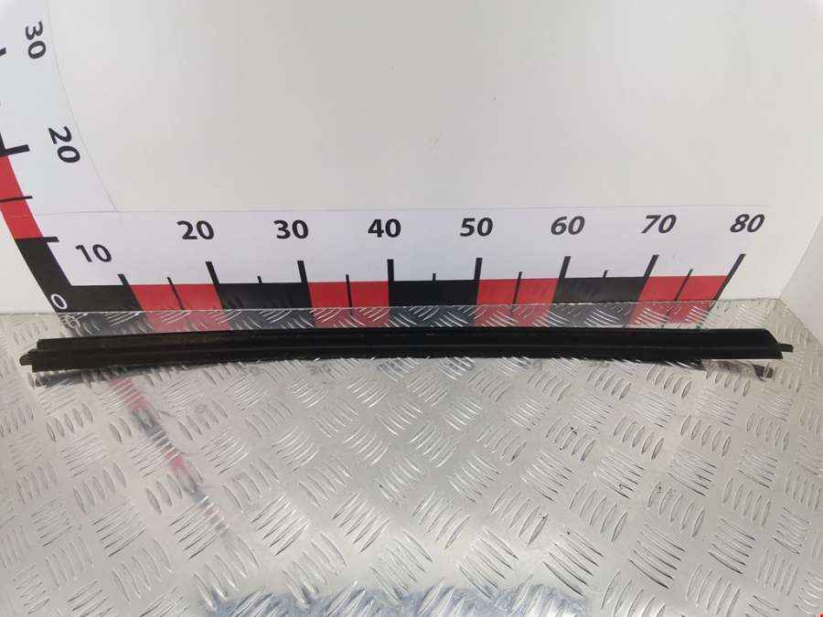 Накладка декоративная (молдинг) стекла двери задней левой Citroen Xsara Picasso (1999-2012) Минивэн 2002г. | Фото № 4 Накладка декоративная (молдинг) стекла двери задней левой Citroen Xsara Picasso (1999-2012) Минивэн 2002г. - Фото 4