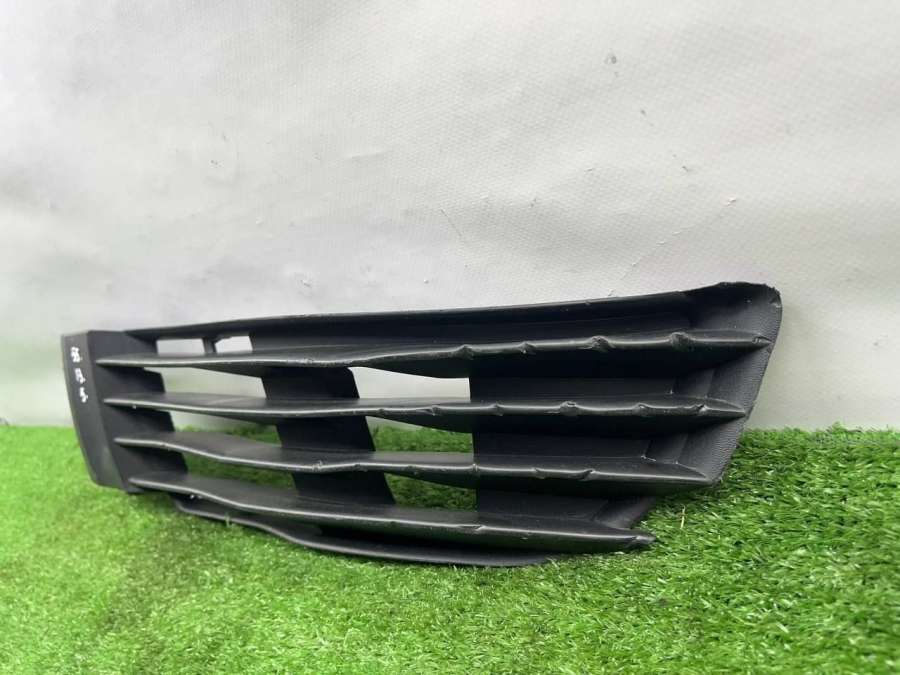 3B0853665 Заглушка (решетка) в бампер Volkswagen Passat B5 2005г. | Фото № 2 3B0853665 Заглушка (решетка) в бампер Volkswagen Passat B5 2005г. - Фото 2