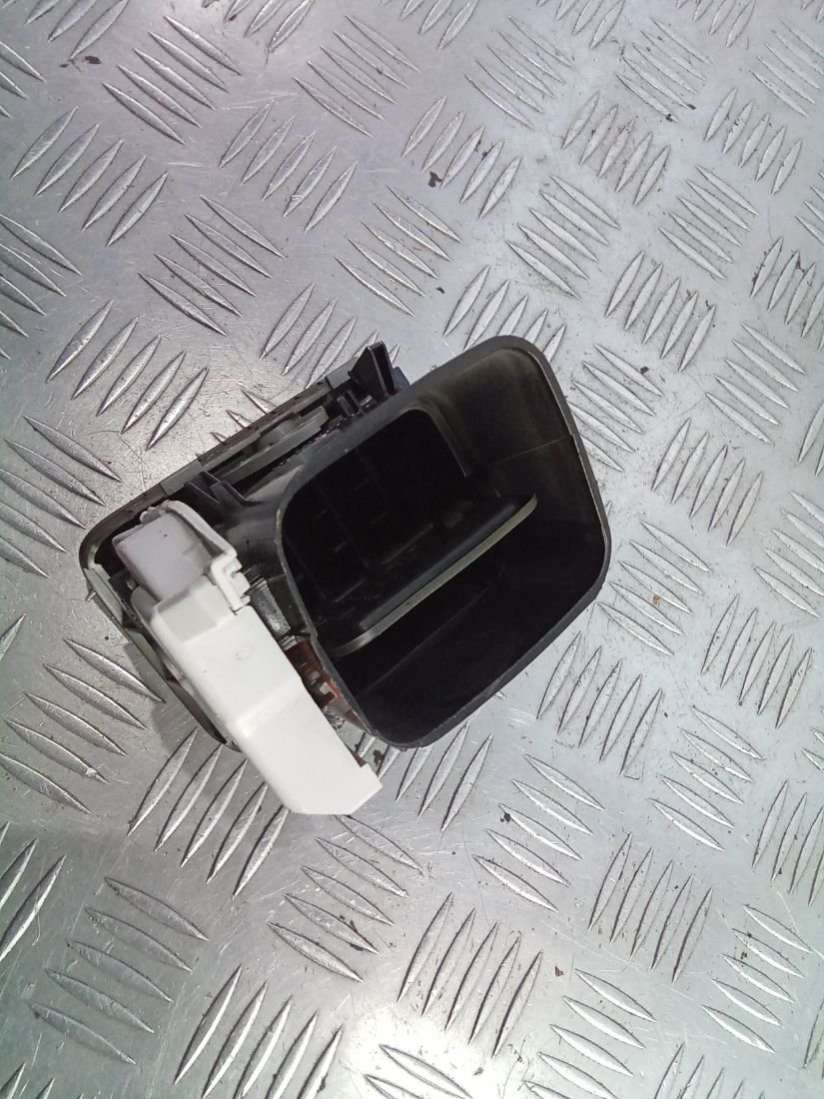 3B0819704D Дефлектор обдува салона  Volkswagen Passat B5 2003г. | Фото № 6  3B0819704D Дефлектор обдува салона  Volkswagen Passat B5 2003г. - Фото 6