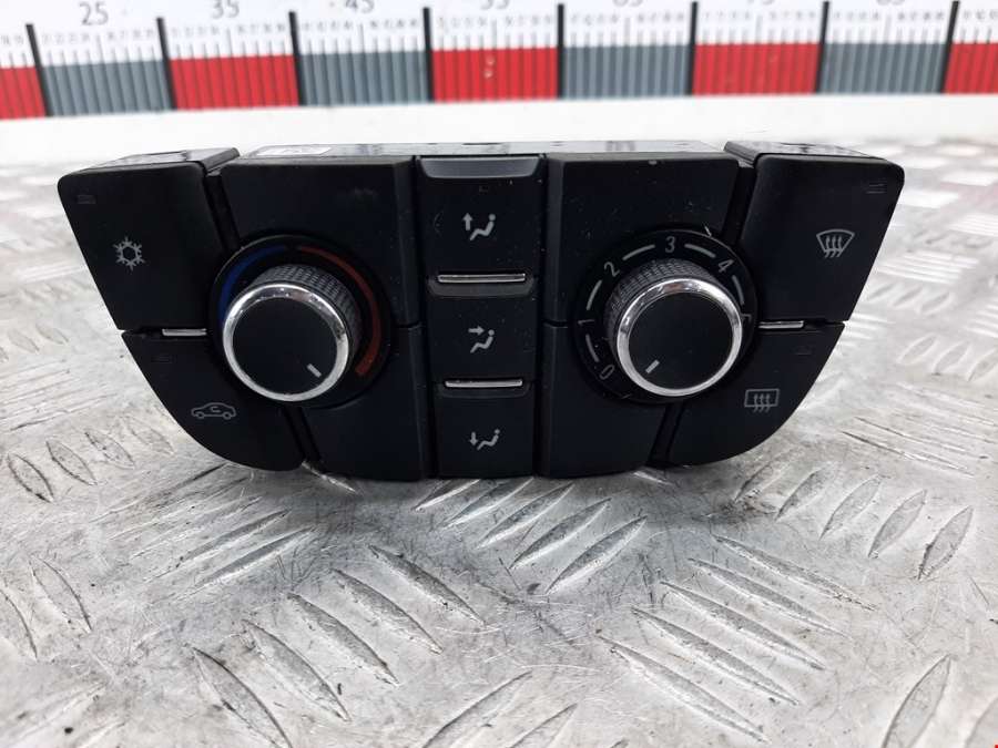 28265970 Блок управления климат-контроля Opel Astra J (2009-2018) Хетчбэк 5дв. 2011г. | Фото № 1 28265970 Блок управления климат-контроля Opel Astra J (2009-2018) Хетчбэк 5дв. 2011г. - Фото 1