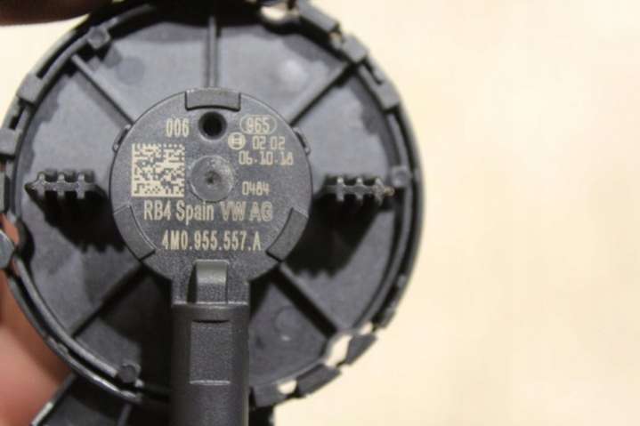 4M0955557A Датчик удара  Audi A4 B9 (2015-2019) 2015г. | Фото № 4  4M0955557A Датчик удара  Audi A4 B9 (2015-2019) 2015г. - Фото 4