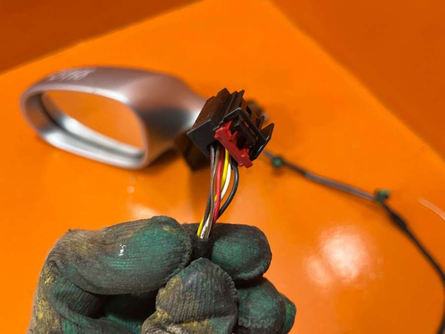 3C0857933 Зеркало наружное левое Volkswagen Passat Универсал 2010г. | Фото № 3 3C0857933 Зеркало наружное левое Volkswagen Passat Универсал 2010г. - Фото 3