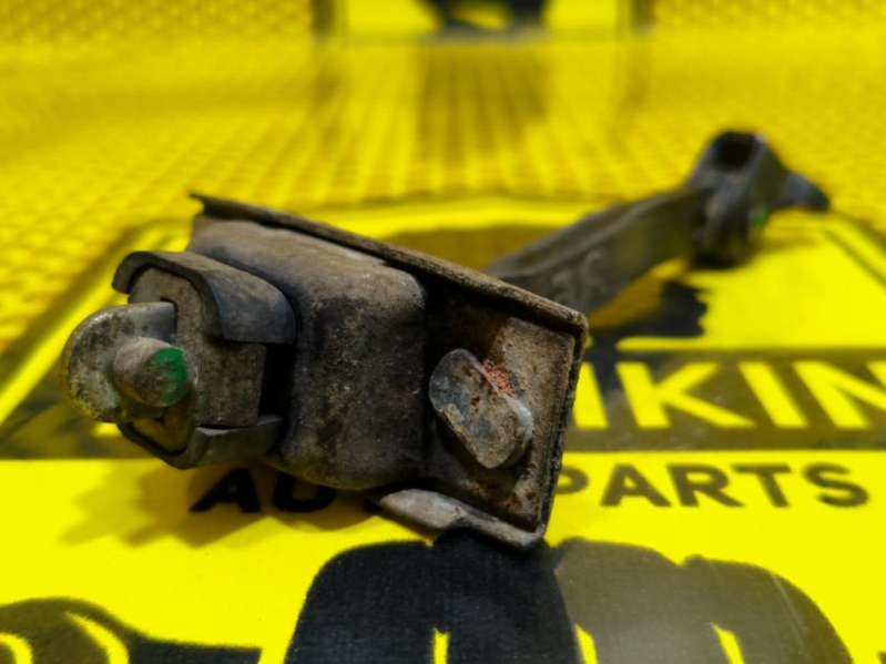 68630AA020 Ограничитель двери Toyota Camry MCV30 2004г. | Фото № 6 68630AA020 Ограничитель двери Toyota Camry MCV30 2004г. - Фото 6