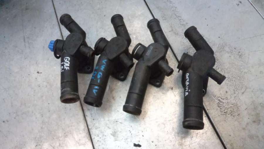 06A121133D Фланец (тройник) системы охлаждения Seat Toledo 2 поколение 2003г. | Фото № 1 06A121133D Фланец (тройник) системы охлаждения Seat Toledo 2 поколение 2003г. - Фото 1