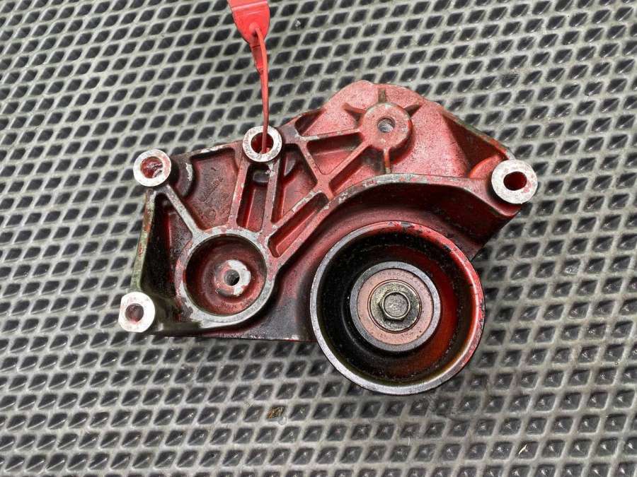 C2D21154DX238A610AA Кронштейн натяжного ролика  Jaguar XF X250 2011г. | Фото № 2  C2D21154DX238A610AA Кронштейн натяжного ролика  Jaguar XF X250 2011г. - Фото 2