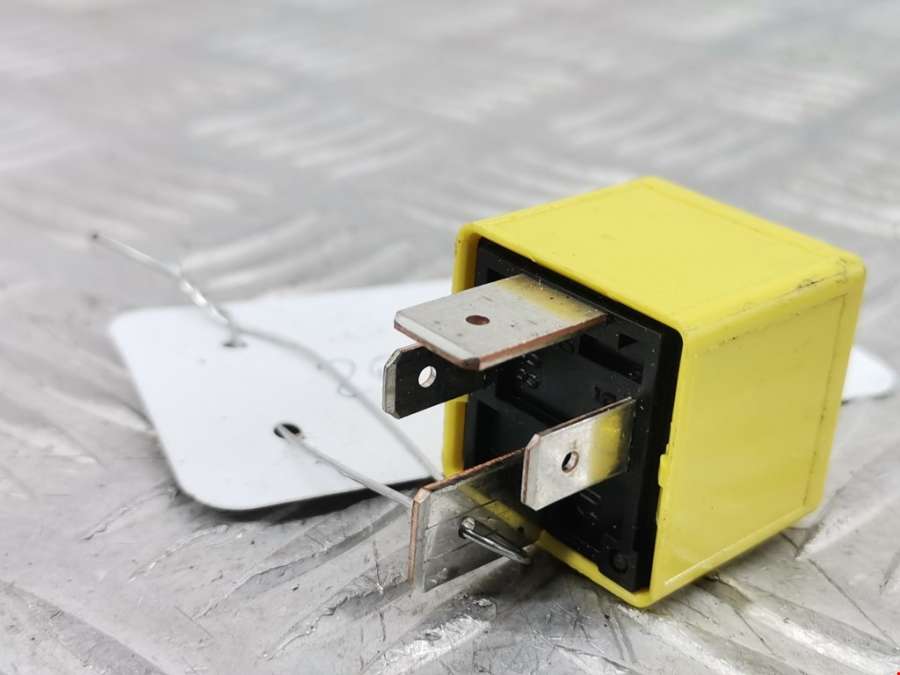 V23134J52X369 Реле Opel Corsa C (2000-2006) Хетчбэк 3дв. 2003г. | Фото № 2 V23134J52X369 Реле Opel Corsa C (2000-2006) Хетчбэк 3дв. 2003г. - Фото 2