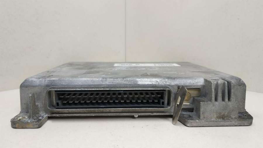 SIEMENSBVMHOM77007318027700859511S100811102E Блок управления двигателем Renault 19 1990г. | Фото № 2 SIEMENSBVMHOM77007318027700859511S100811102E Блок управления двигателем Renault 19 1990г. - Фото 2