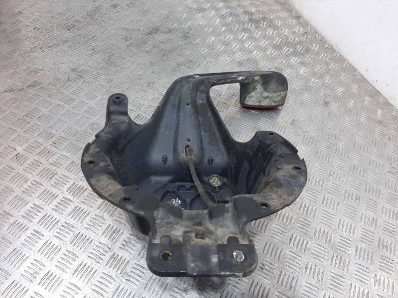 Крепление запаски Land Rover Freelander 2003г. | Фото № 2 Крепление запаски Land Rover Freelander 2003г. - Фото 2