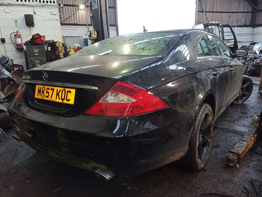 Замок капота Mercedes CLS-Class (W219) (2004-2010) Седан 2007г. | Фото № 11 Замок капота Mercedes CLS-Class (W219) (2004-2010) Седан 2007г. - Фото 11