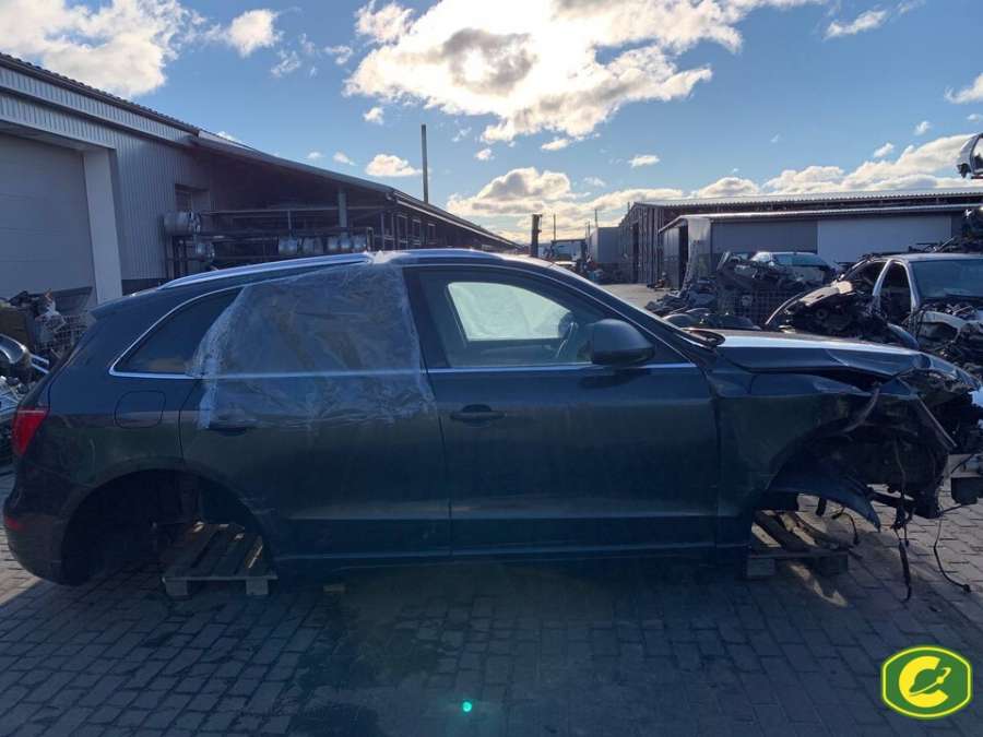 8R0857058B Накладка декоративная на торпедо  Audi Q5 2010г. | Фото № 5  8R0857058B Накладка декоративная на торпедо  Audi Q5 2010г. - Фото 5