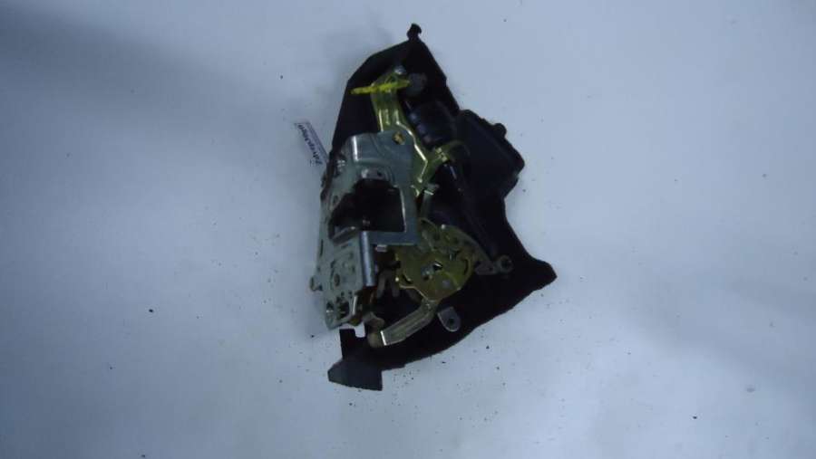 2027030635 Замок двери задней правой Mercedes C W202/S202 1996г. | Фото № 1 2027030635 Замок двери задней правой Mercedes C W202/S202 1996г. - Фото 1