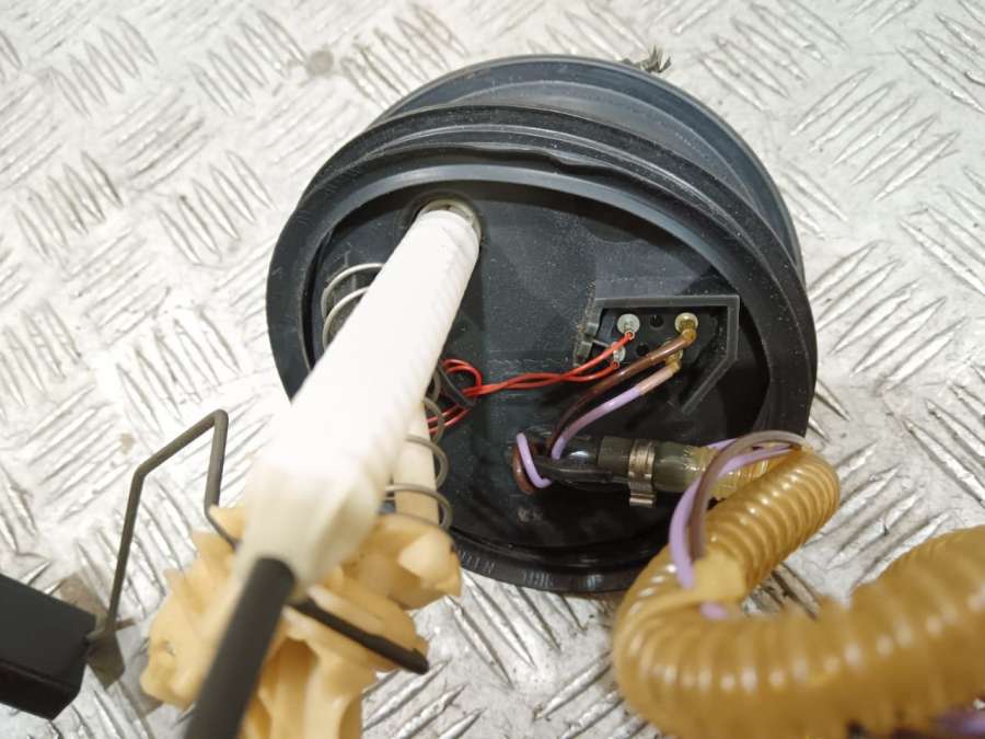 1182954 Насос топливный  BMW 5 E39 2001г. | Фото № 4  1182954 Насос топливный  BMW 5 E39 2001г. - Фото 4