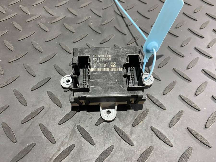 HK83-14D619-BBLR078336 Модуль управления двери задней правой  Jaguar XE X760 2016г. | Фото № 1  HK83-14D619-BBLR078336 Модуль управления двери задней правой  Jaguar XE X760 2016г. - Фото 1