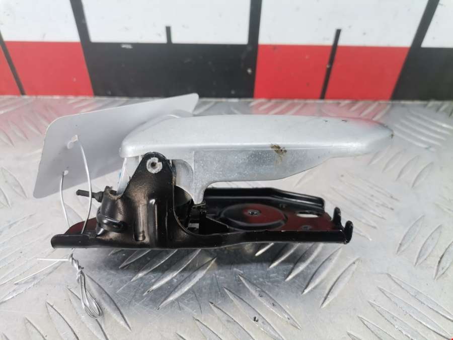 Ручка двери внутренняя передняя левая Hyundai Terracan (2001-2007) Внедорожник 5дв. 2005г. | Фото № 2 Ручка двери внутренняя передняя левая Hyundai Terracan (2001-2007) Внедорожник 5дв. 2005г. - Фото 2