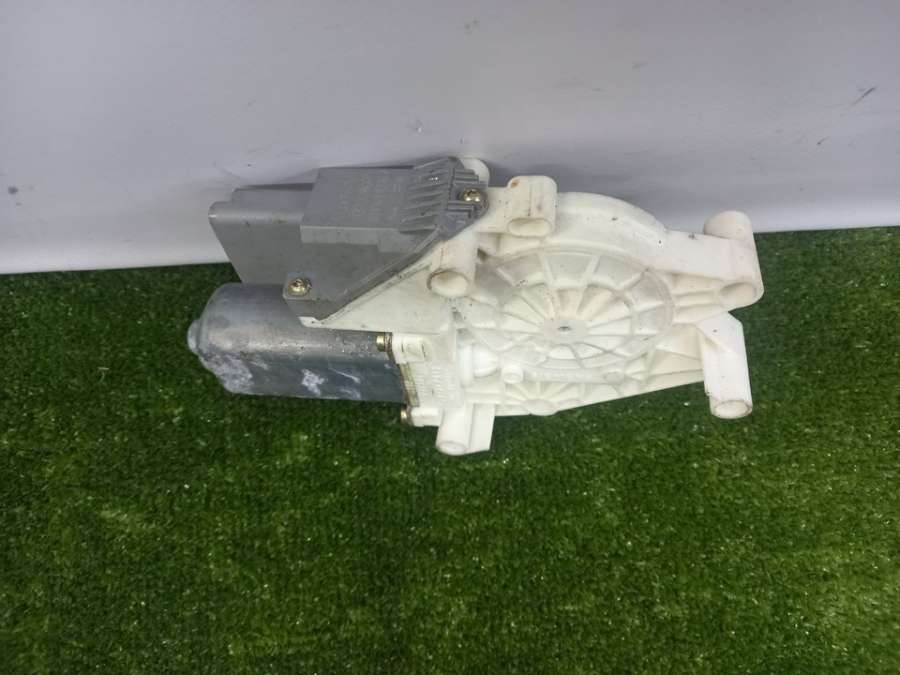 9850734880 Моторчик стеклоподъемник передний правый Peugeot 607 2000г. | Фото № 2 9850734880 Моторчик стеклоподъемник передний правый Peugeot 607 2000г. - Фото 2