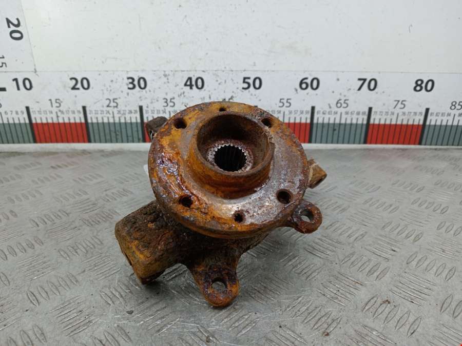 Ступица (кулак цапфа) передняя правая Nissan Micra K12 (2002-2010) Хетчбэк 3дв. 2010г. | Фото № 1 Ступица (кулак цапфа) передняя правая Nissan Micra K12 (2002-2010) Хетчбэк 3дв. 2010г. - Фото 1