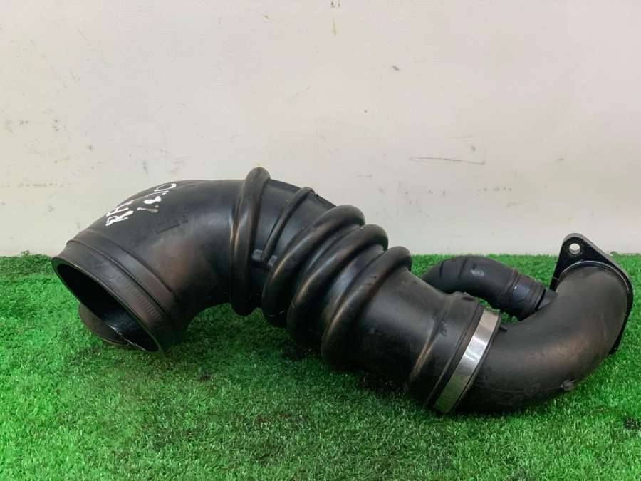 93BB-9C623JBRFN Патрубок воздушного фильтра Ford Mondeo универсал 1995г. | Фото № 1 93BB-9C623JBRFN Патрубок воздушного фильтра Ford Mondeo универсал 1995г. - Фото 1