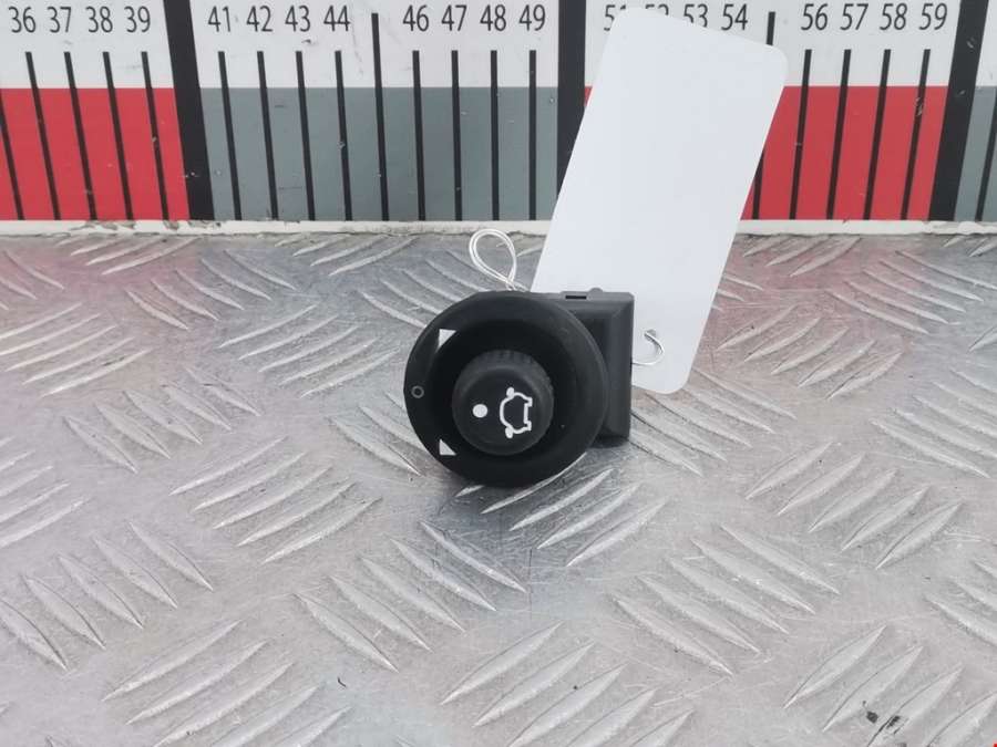 93BG17B676BB Джойстик регулировки зеркал Ford Focus 1 (1998-2005) Хетчбэк 5дв. 2003г. | Фото № 1 93BG17B676BB Джойстик регулировки зеркал Ford Focus 1 (1998-2005) Хетчбэк 5дв. 2003г. - Фото 1