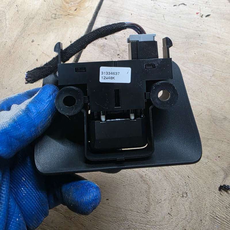 31334637 Кнопка ручного тормоза (ручника) Volvo XC60 1 2016г. | Фото № 2 31334637 Кнопка ручного тормоза (ручника) Volvo XC60 1 2016г. - Фото 2