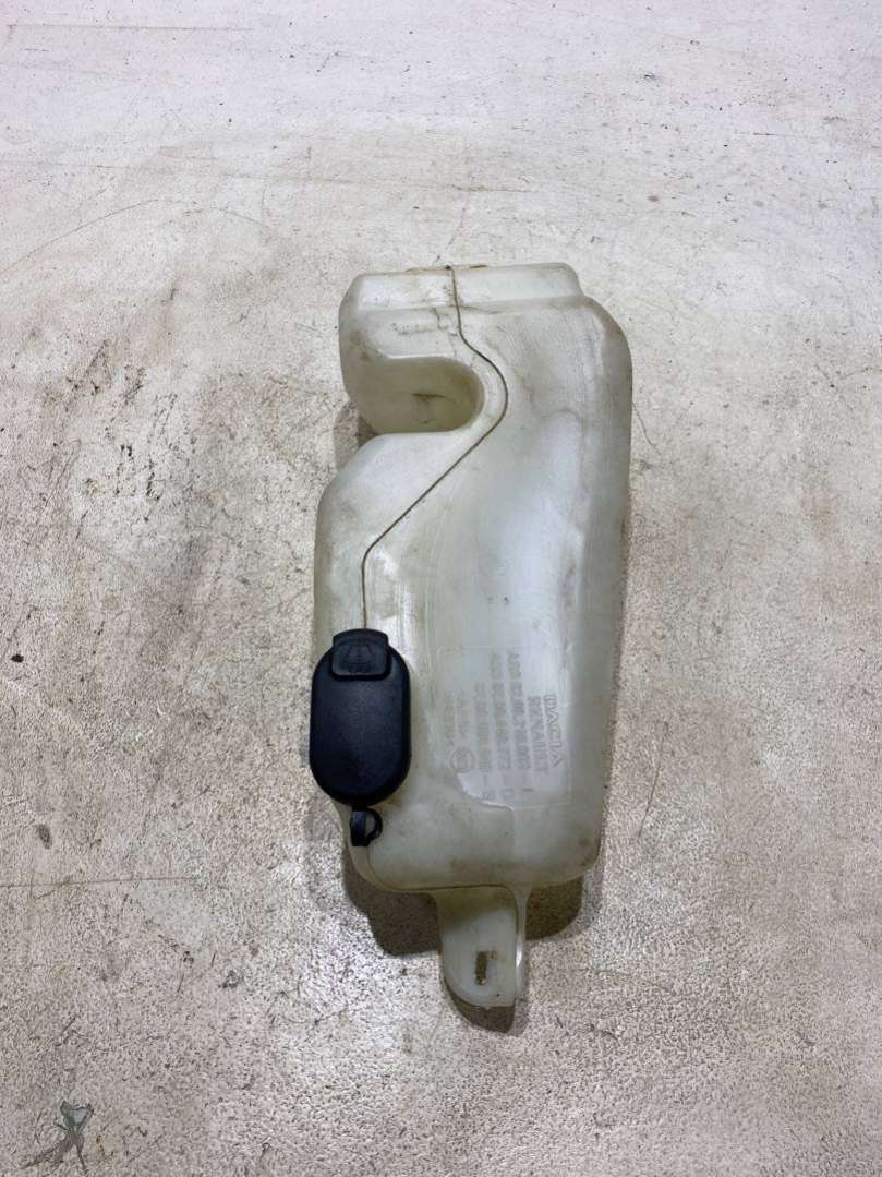 820021000282006095498200440772 Бачок омывателя передний  Renault Logan  седан 2010г. | Фото № 2  820021000282006095498200440772 Бачок омывателя передний  Renault Logan  седан 2010г. - Фото 2