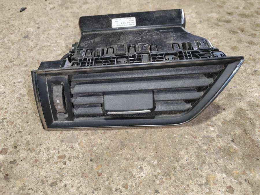 3V0819701D Дефлектор обдува салона  Skoda Skoda Superb 3 2019 0000г. | Фото № 1  3V0819701D Дефлектор обдува салона  Skoda Skoda Superb 3 2019 0000г. - Фото 1