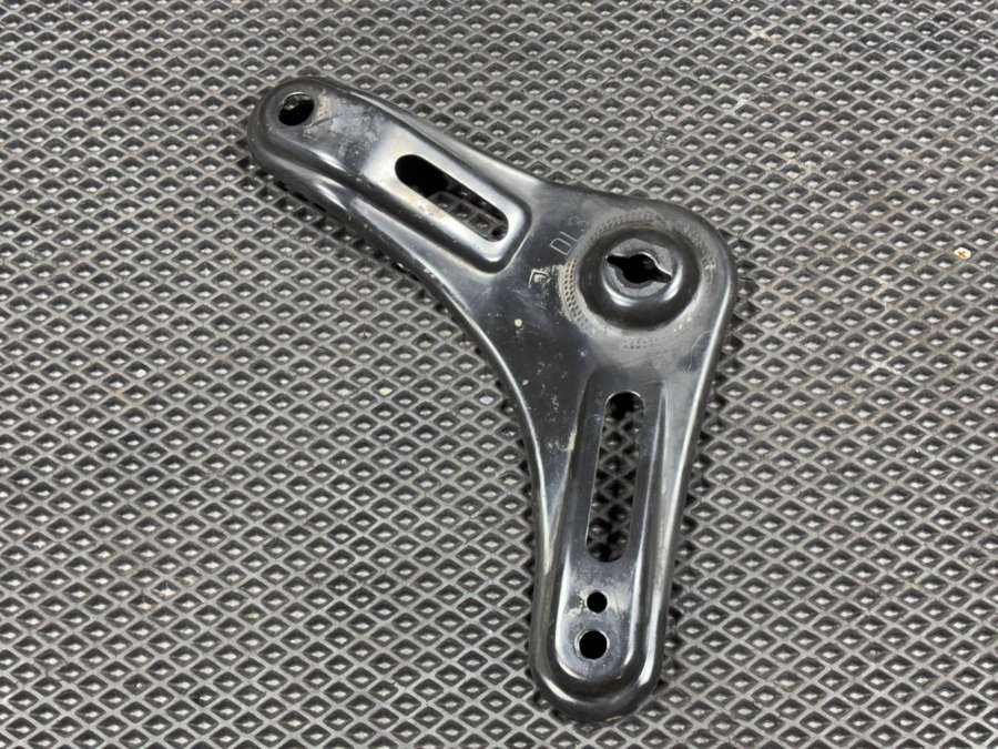 62470L2000 Кронштейн балки левый Kia K5 3 2022г. | Фото № 2 62470L2000 Кронштейн балки левый Kia K5 3 2022г. - Фото 2