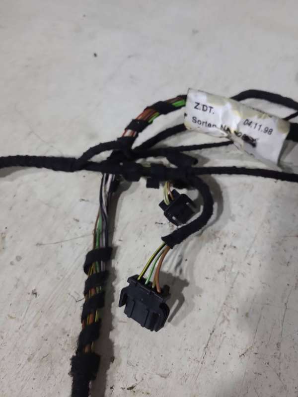 8L0971726 Проводка крышки багажника  Audi A3 8L хетчбэк 3 дв. 2000г. | Фото № 4  8L0971726 Проводка крышки багажника  Audi A3 8L хетчбэк 3 дв. 2000г. - Фото 4