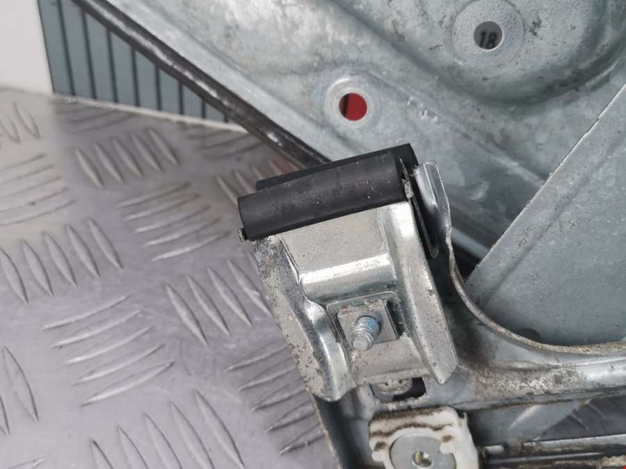 7M51R045H22A Стеклоподъемник электрический двери задней правой Ford Kuga 1 (2008-2012) Внедорожник 5дв. 2008г. | Фото № 2 7M51R045H22A Стеклоподъемник электрический двери задней правой Ford Kuga 1 (2008-2012) Внедорожник 5дв. 2008г. - Фото 2