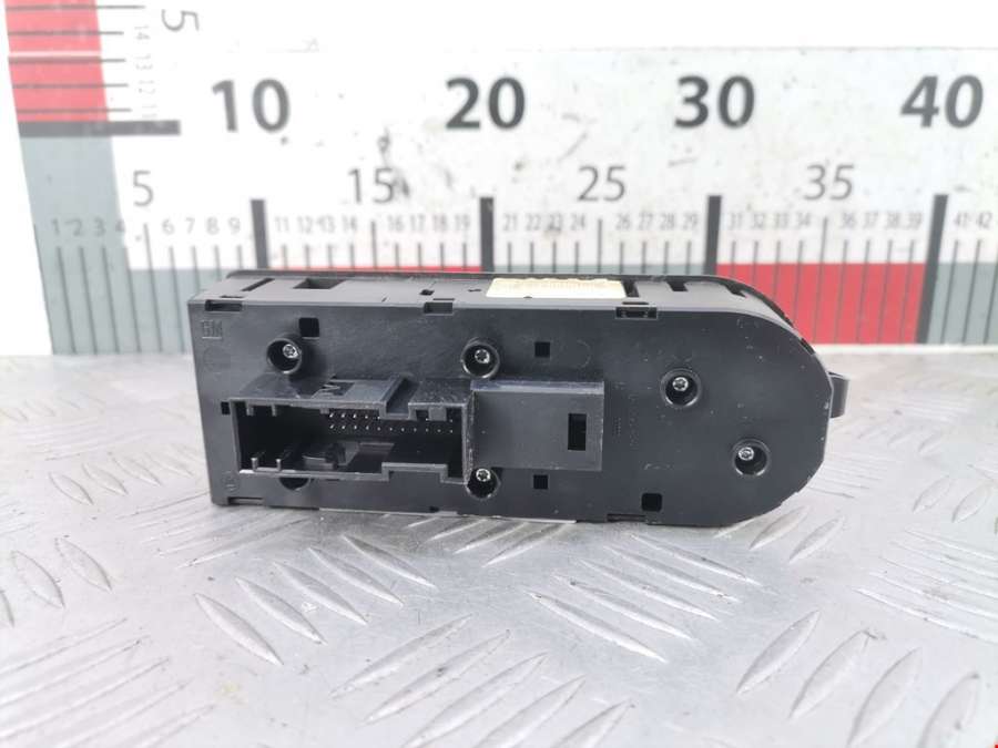 03459215 Блок управления стеклоподъемниками Opel Astra H (2004-2014) Универсал 2004г. | Фото № 3 03459215 Блок управления стеклоподъемниками Opel Astra H (2004-2014) Универсал 2004г. - Фото 3