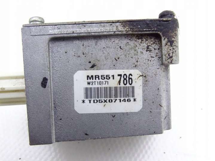 MR551786 Датчик удара  Mitsubishi Pajero 3 поколение (1999-2003) 1999г. | Фото № 3  MR551786 Датчик удара  Mitsubishi Pajero 3 поколение (1999-2003) 1999г. - Фото 3